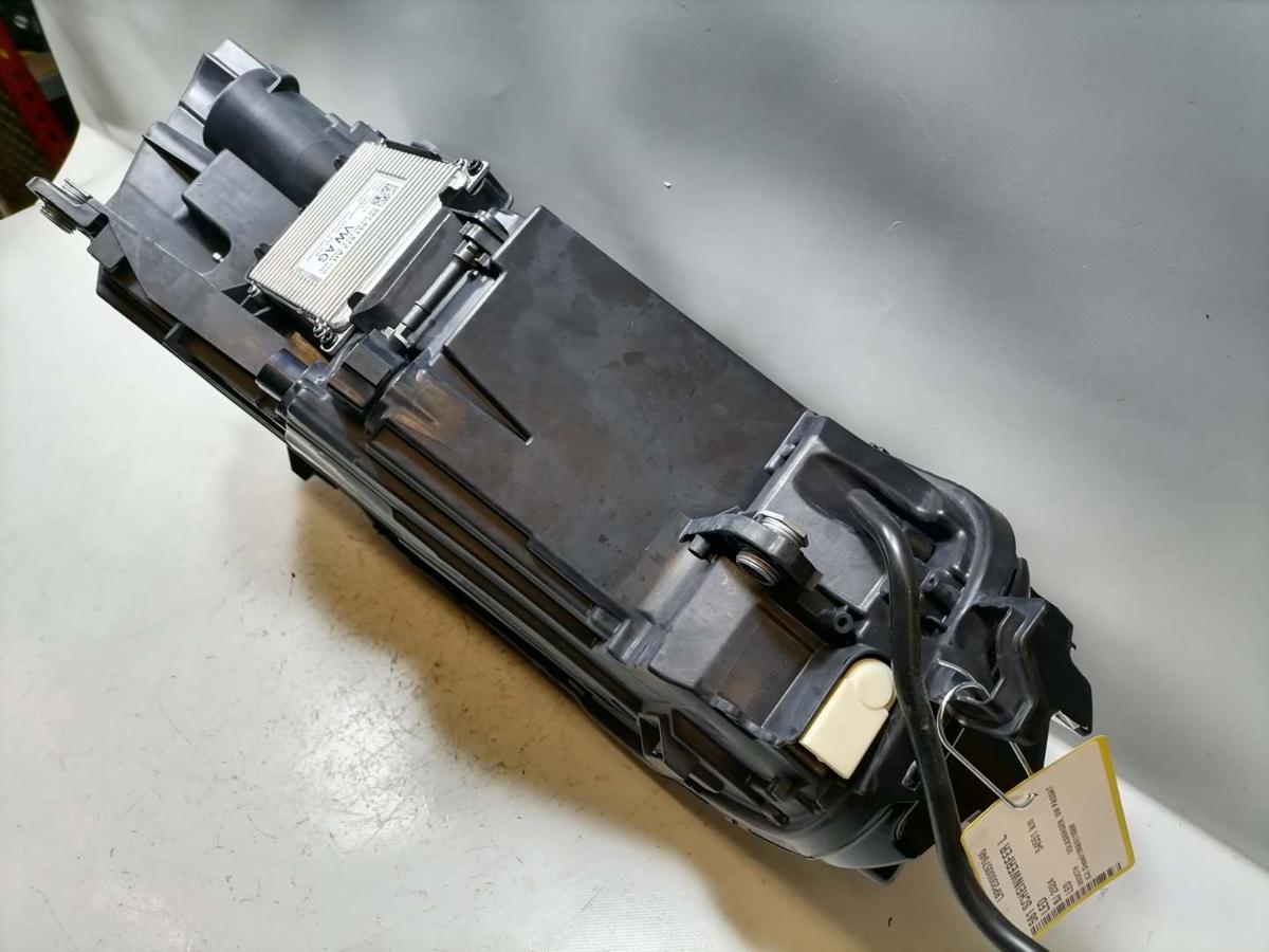 VW Passat B9 original Scheinwerfer links LED Bj.2024